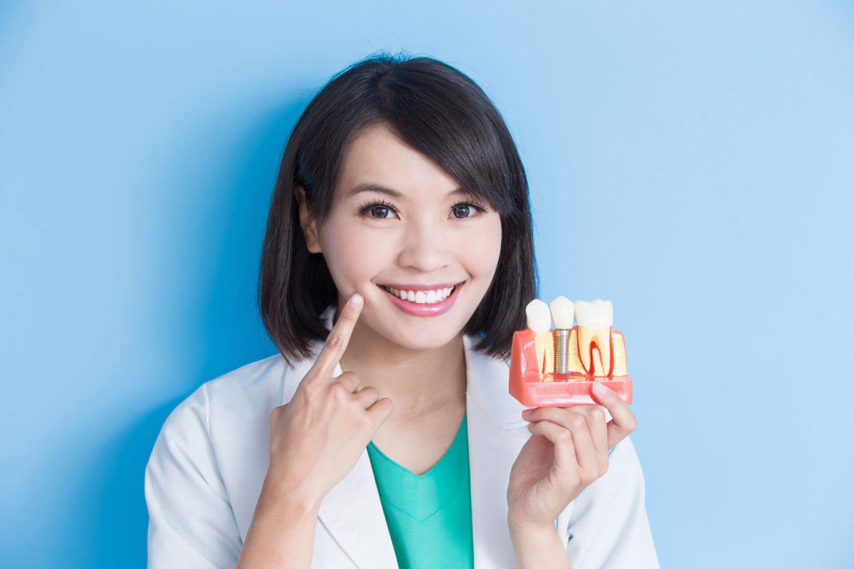 Dental Implants vs Dentures: Which is Right for You?